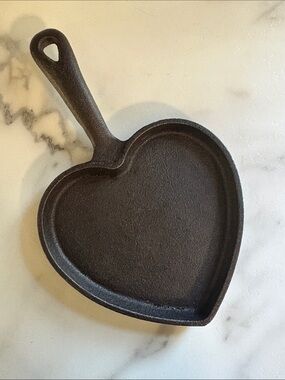 Cast Iron Heart Skillet - Black 4”x 5”